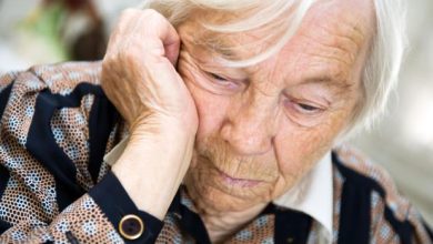 Alzheimer nedir ve belirtileri nelerdir? Alzheimer’in tedavisi var mıdır? İyi gelen besinler…